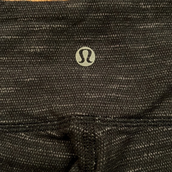Lululemon Wunder Under Crop ll Size 4 - Picture 4 of 12